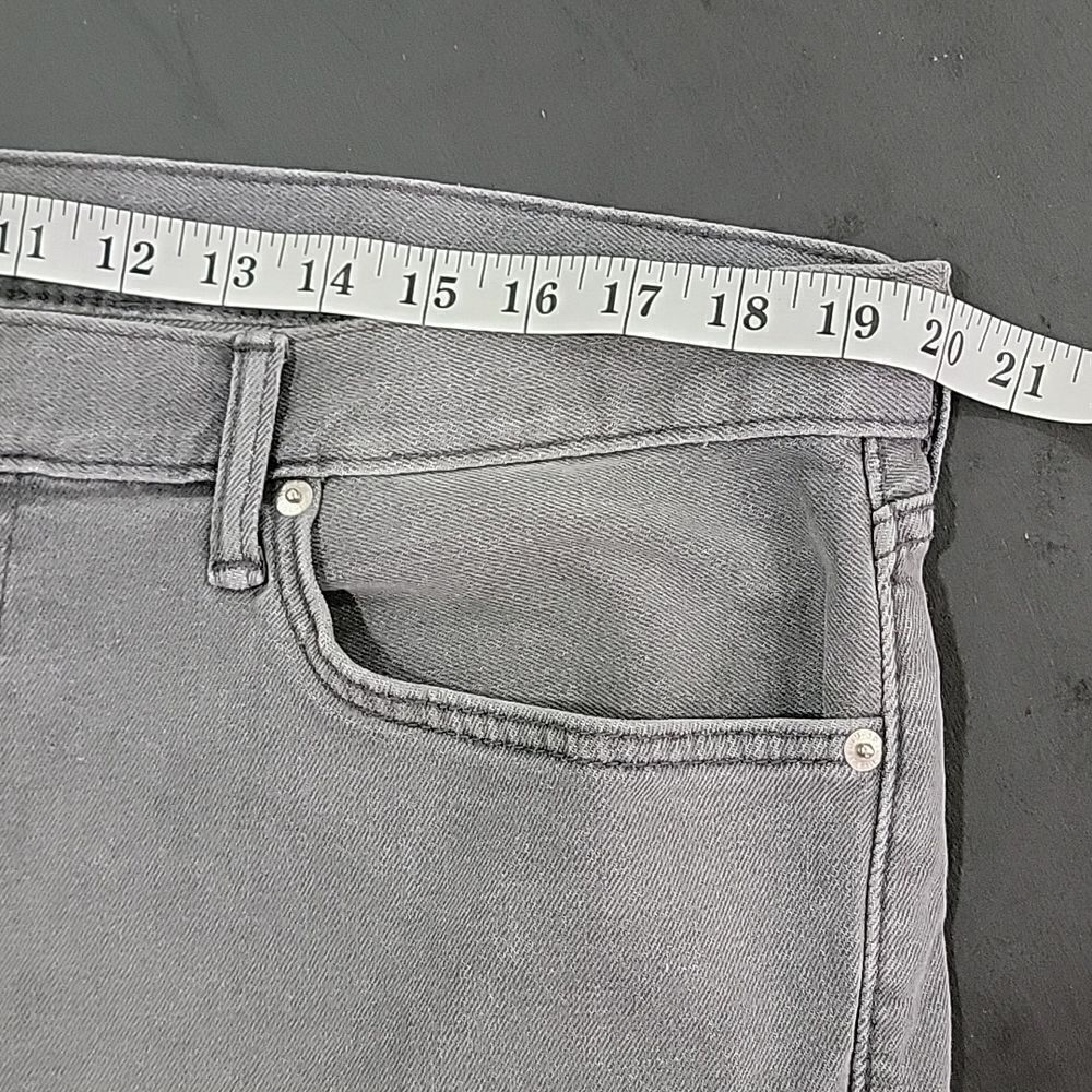 H&M.. denim slim fit shorts.. - Picture 11 of 12